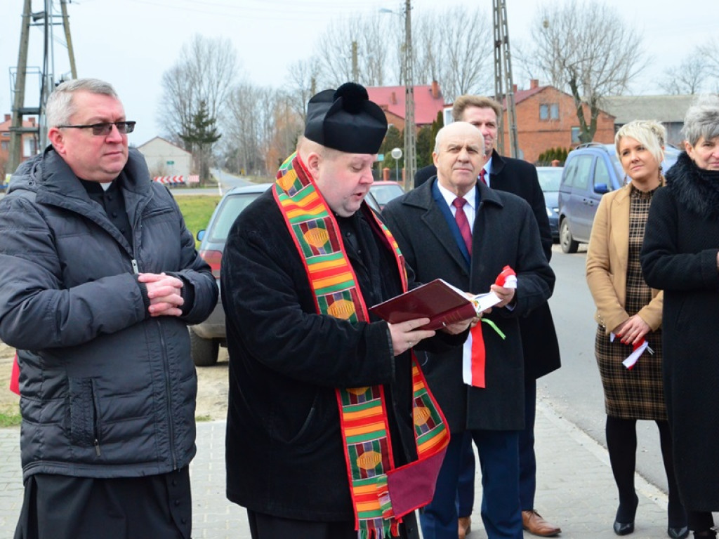 Wicie: Symboliczne przecięcie wstęgi na drogach gminnych i powiatowych