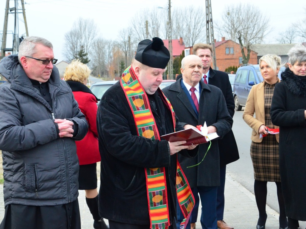 Wicie: Symboliczne przecięcie wstęgi na drogach gminnych i powiatowych