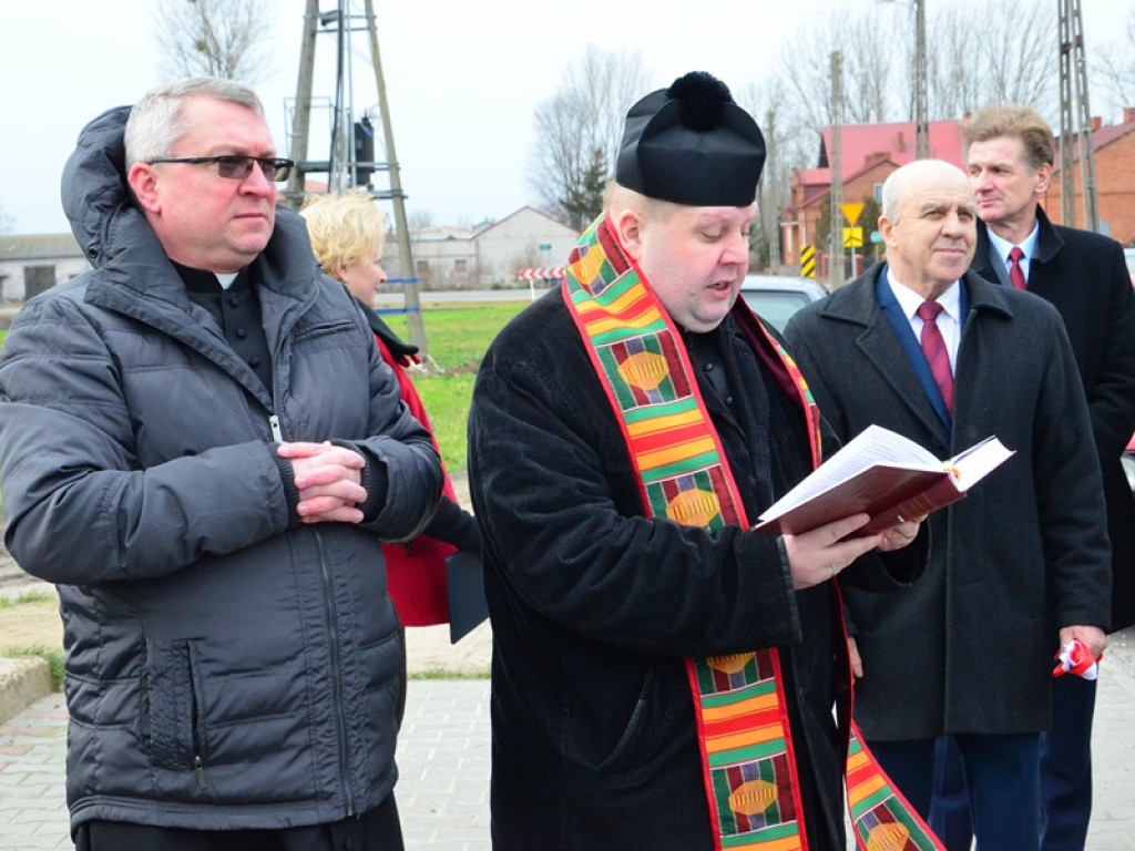 Wicie: Symboliczne przecięcie wstęgi na drogach gminnych i powiatowych