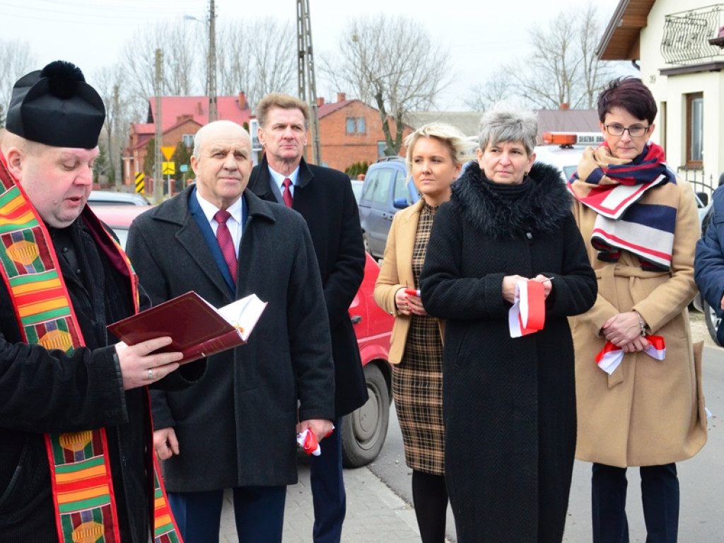 Wicie: Symboliczne przecięcie wstęgi na drogach gminnych i powiatowych