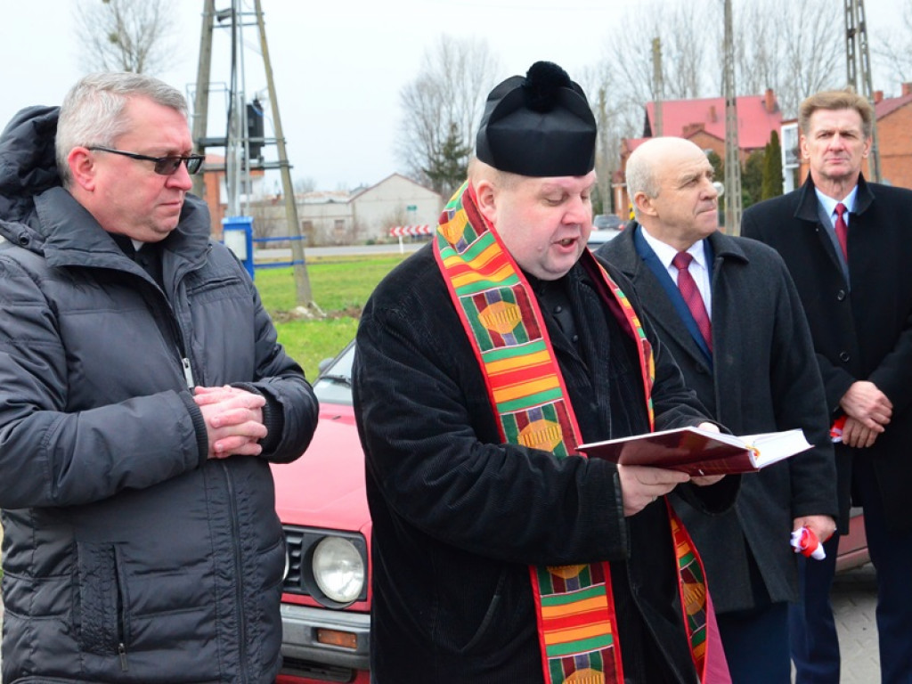 Wicie: Symboliczne przecięcie wstęgi na drogach gminnych i powiatowych