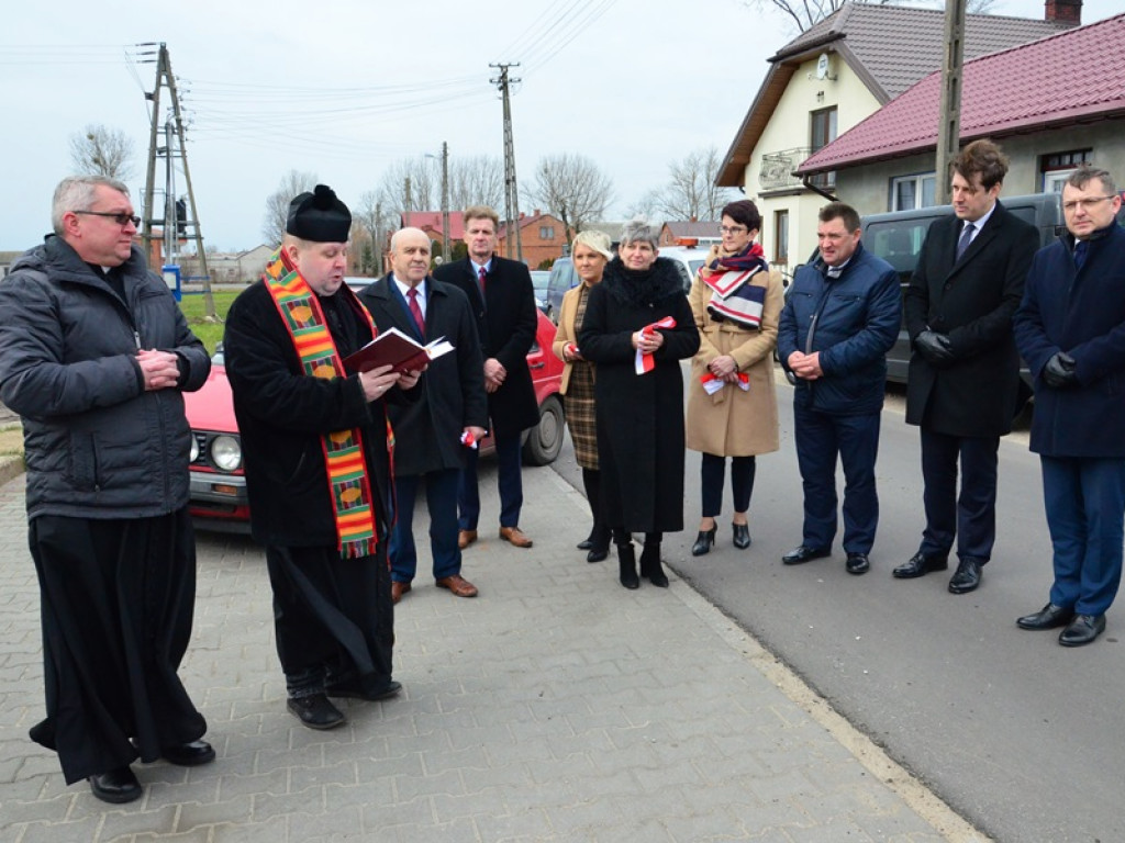 Wicie: Symboliczne przecięcie wstęgi na drogach gminnych i powiatowych