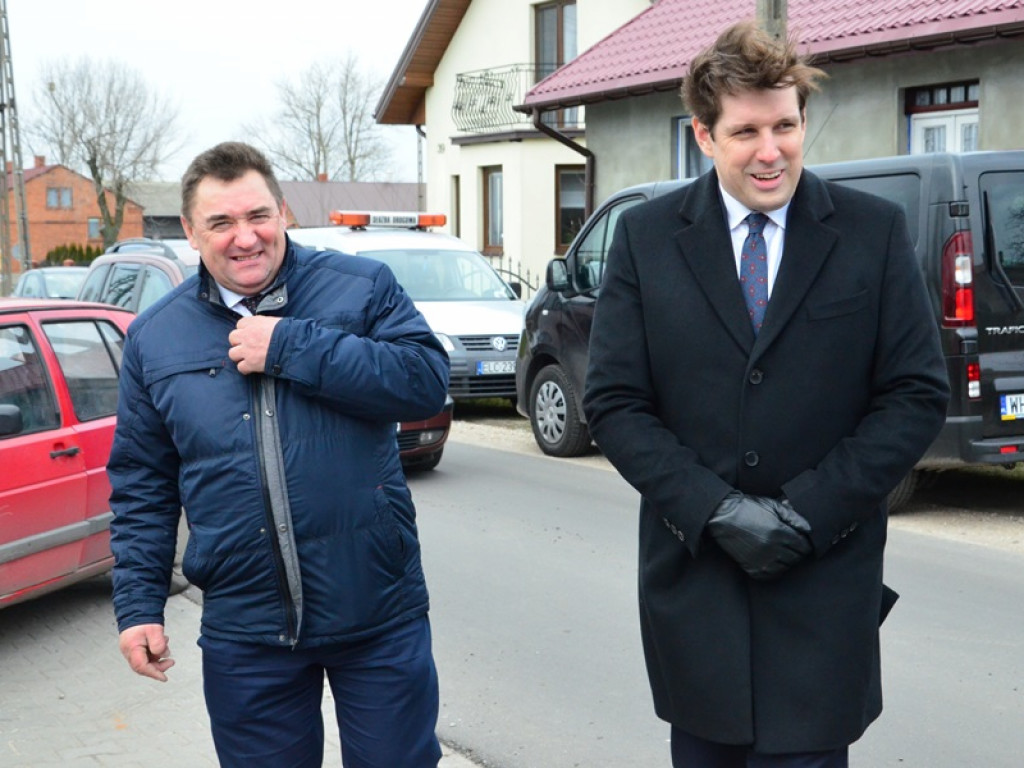 Wicie: Symboliczne przecięcie wstęgi na drogach gminnych i powiatowych