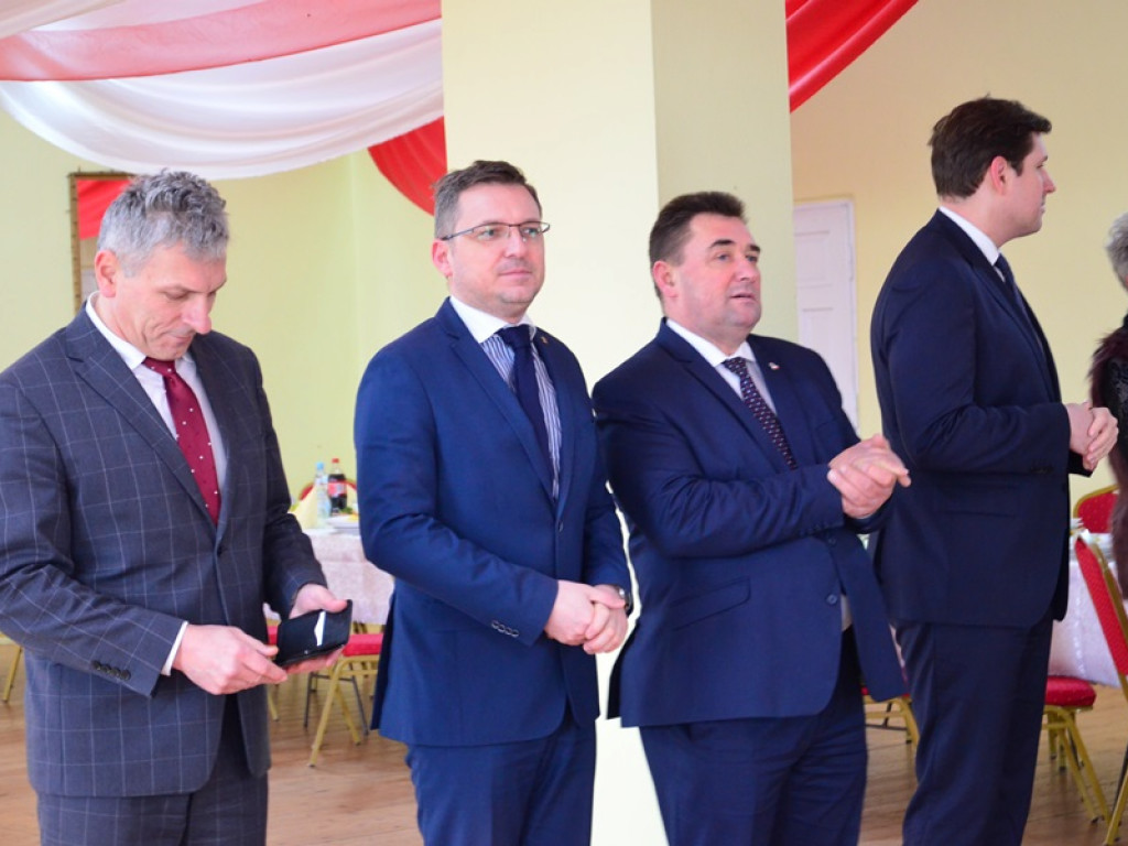 Wicie: Symboliczne przecięcie wstęgi na drogach gminnych i powiatowych