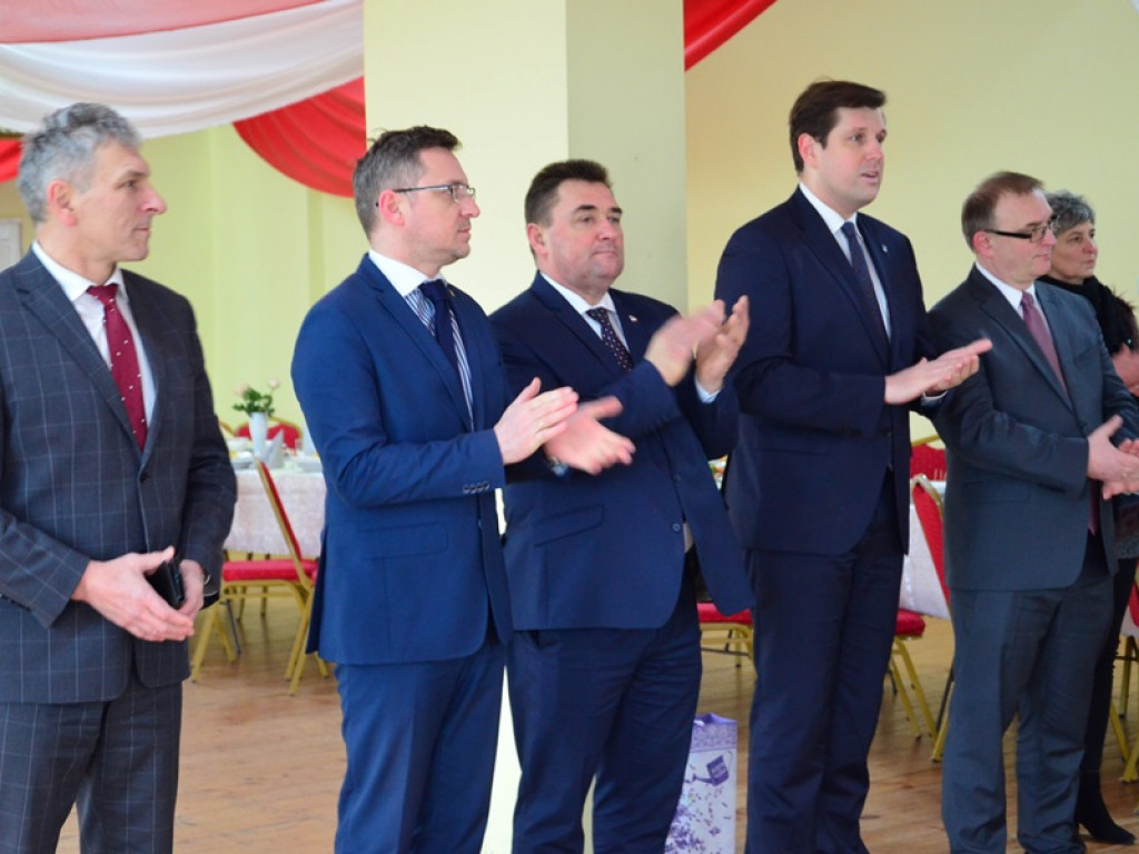 Wicie: Symboliczne przecięcie wstęgi na drogach gminnych i powiatowych