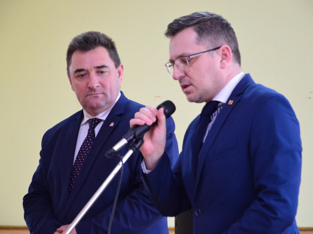 Wicie: Symboliczne przecięcie wstęgi na drogach gminnych i powiatowych