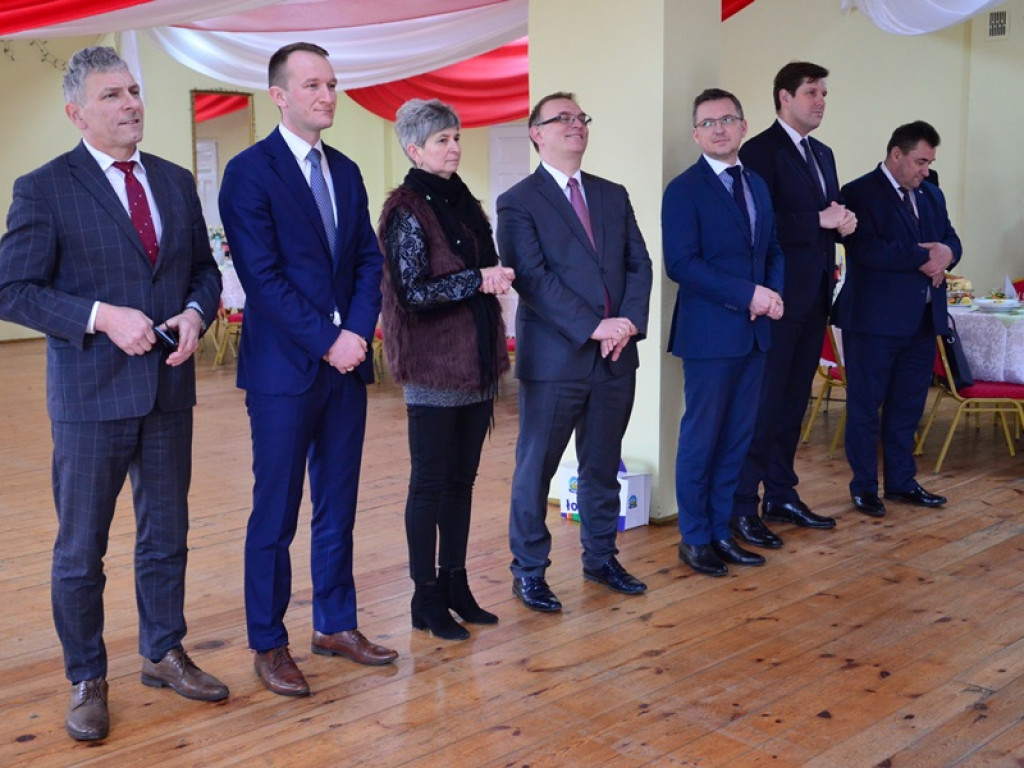 Wicie: Symboliczne przecięcie wstęgi na drogach gminnych i powiatowych