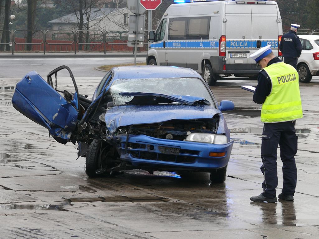 Wypadek z udziałem trzech samochodów na DK14 w Strykowie