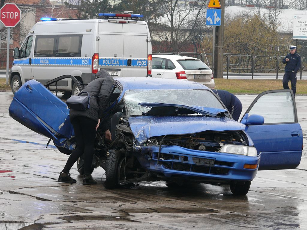 Wypadek z udziałem trzech samochodów na DK14 w Strykowie