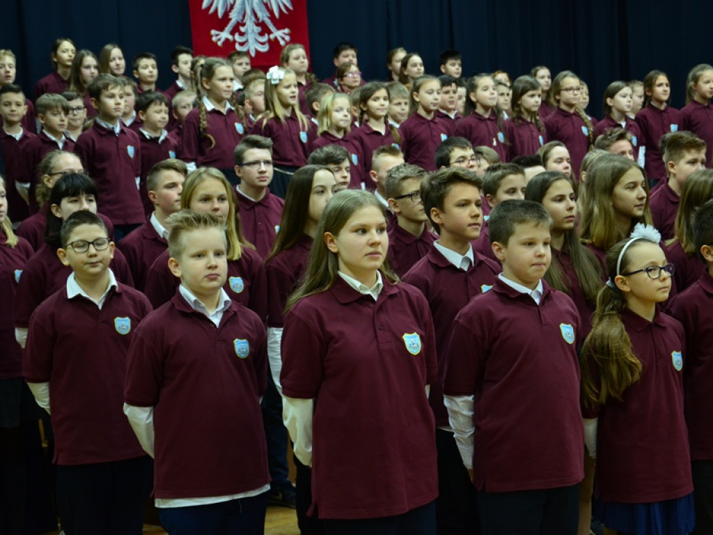 Szkoła w Popowie stanęła do hymnu!