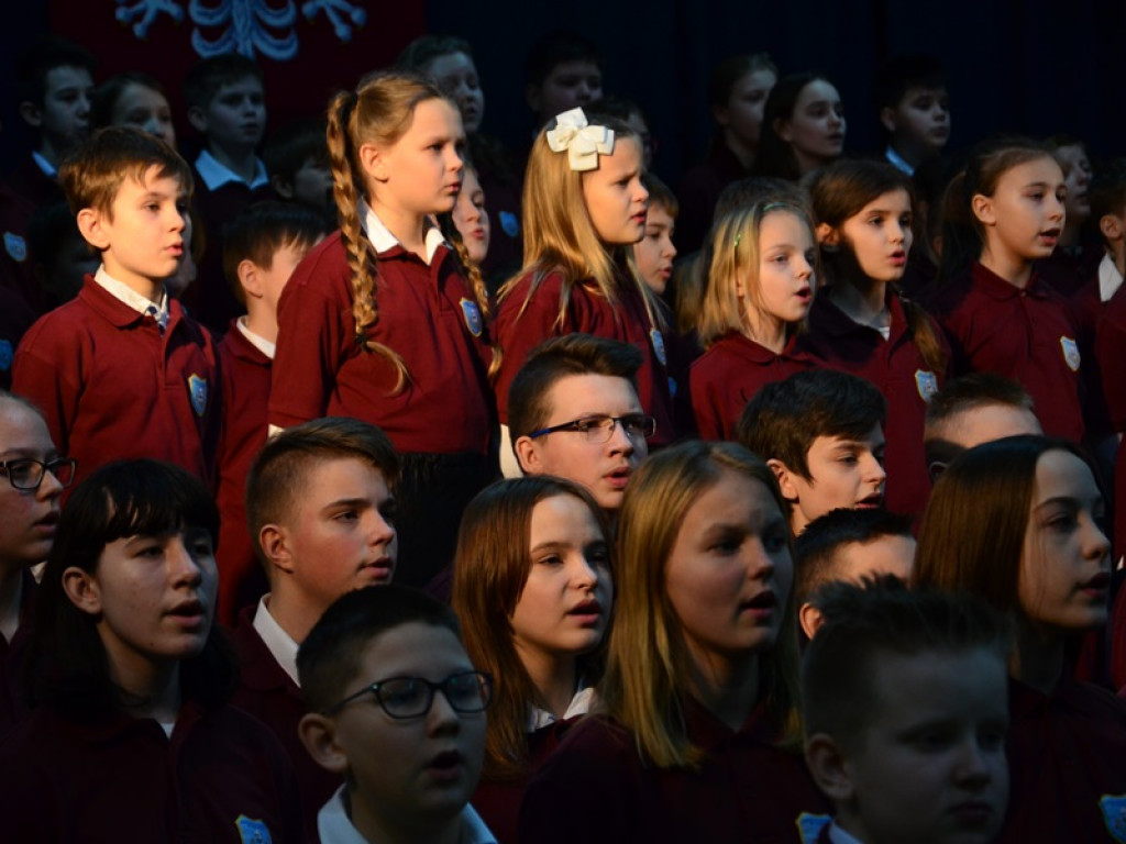 Szkoła w Popowie stanęła do hymnu!
