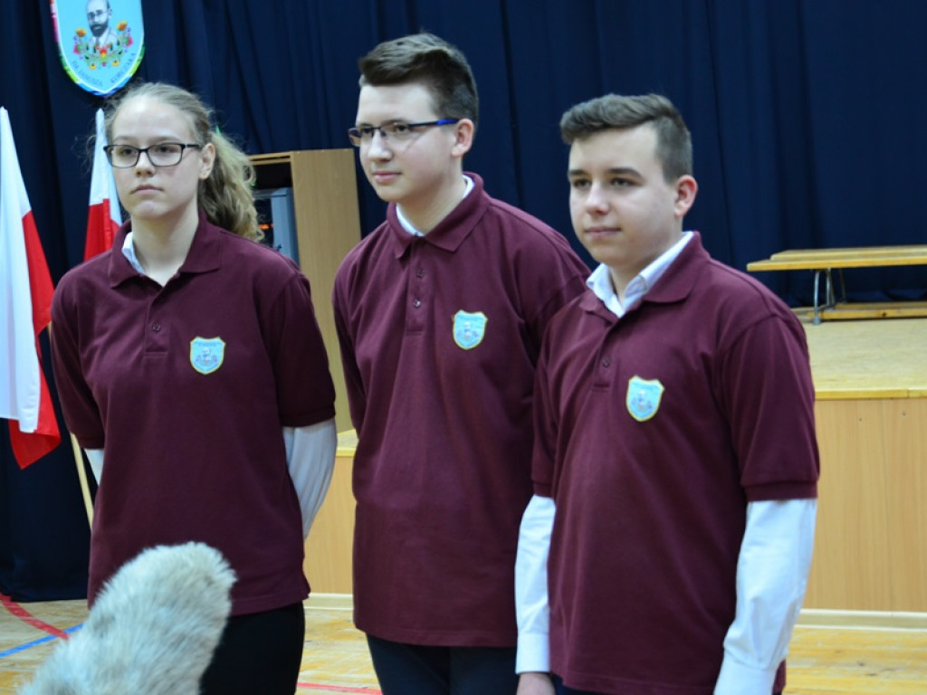 Szkoła w Popowie stanęła do hymnu!