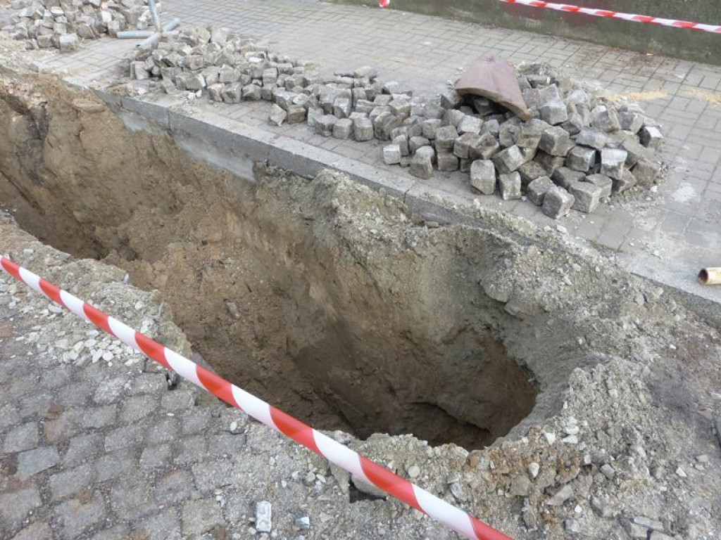 Bielawska nieprzejezdna z powodu usuwania awarii [aktualizacja]