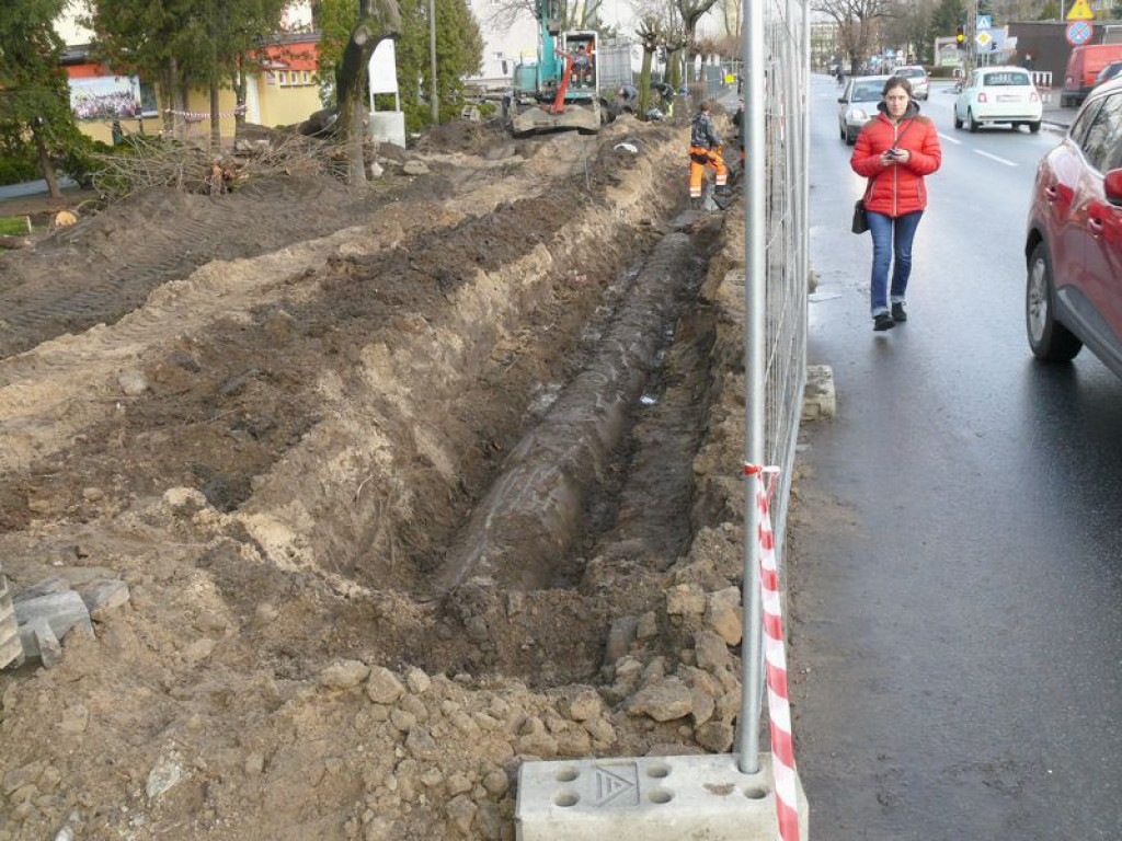 Trwa budowa miejsc postojowych przy Słoneczku ZDJĘCIA I FILM