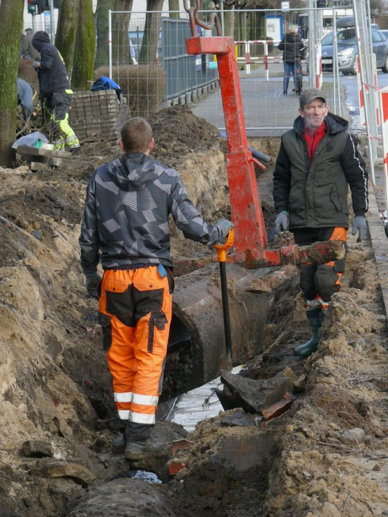 Trwa budowa miejsc postojowych przy Słoneczku ZDJĘCIA I FILM