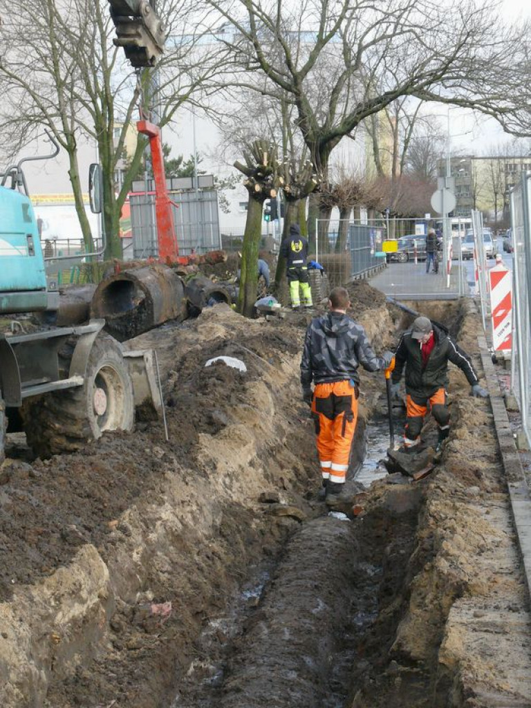 Trwa budowa miejsc postojowych przy Słoneczku ZDJĘCIA I FILM