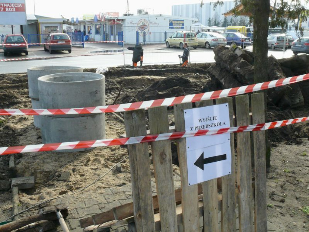 Trwa budowa miejsc postojowych przy Słoneczku ZDJĘCIA I FILM
