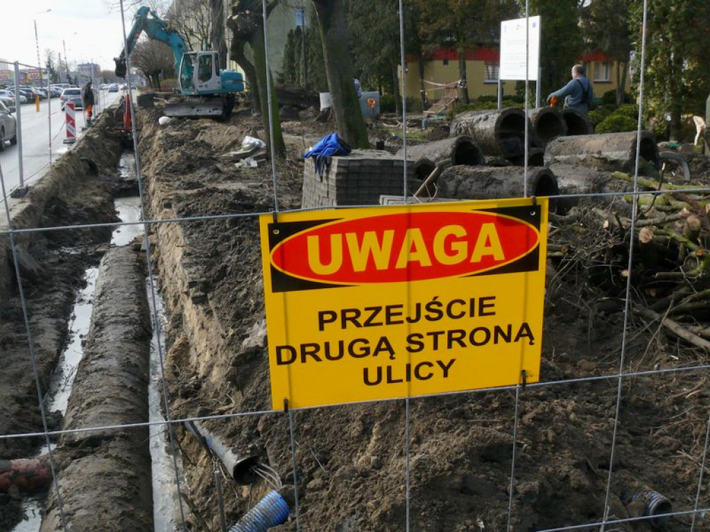 Trwa budowa miejsc postojowych przy Słoneczku ZDJĘCIA I FILM
