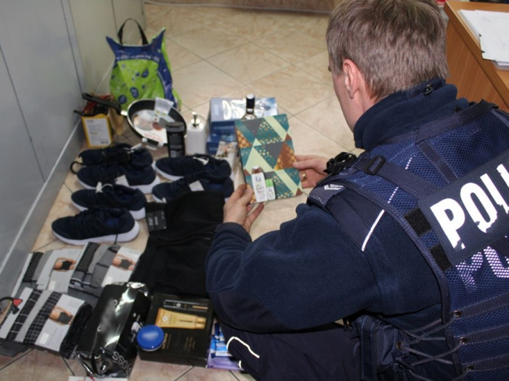 Policja zatrzymała trzech złodziei, którzy okradali market