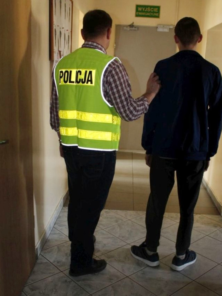 Policja zatrzymała trzech złodziei, którzy okradali market