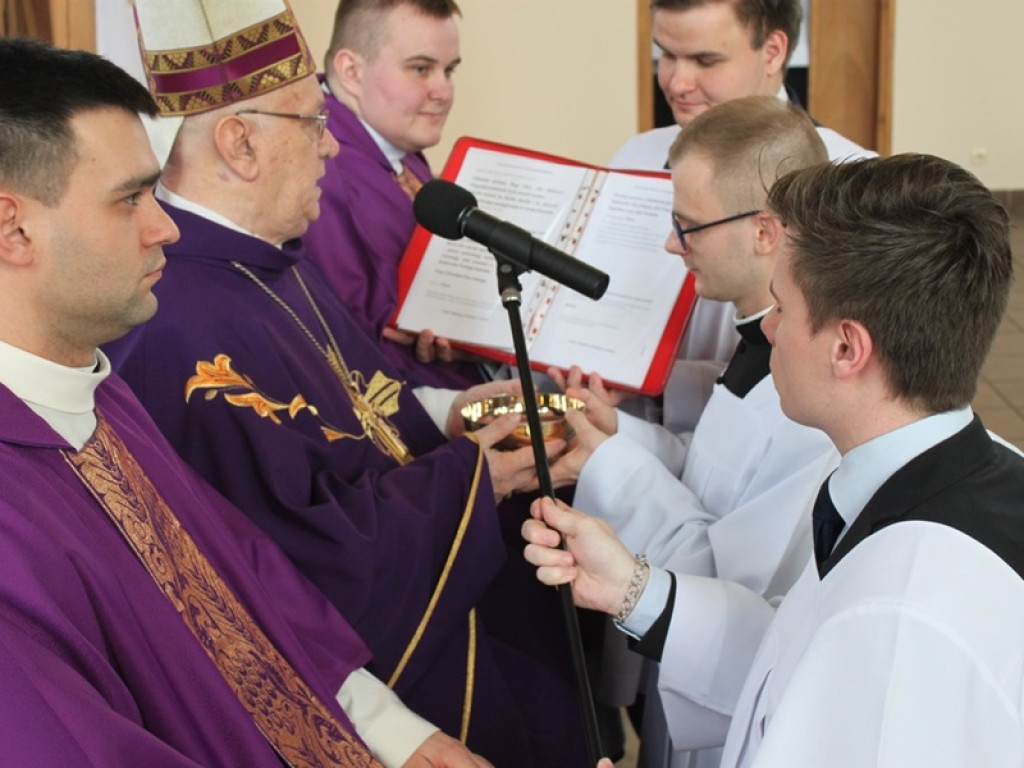 Seminarium: Udzielenie posług i przyjęcie kandydatur