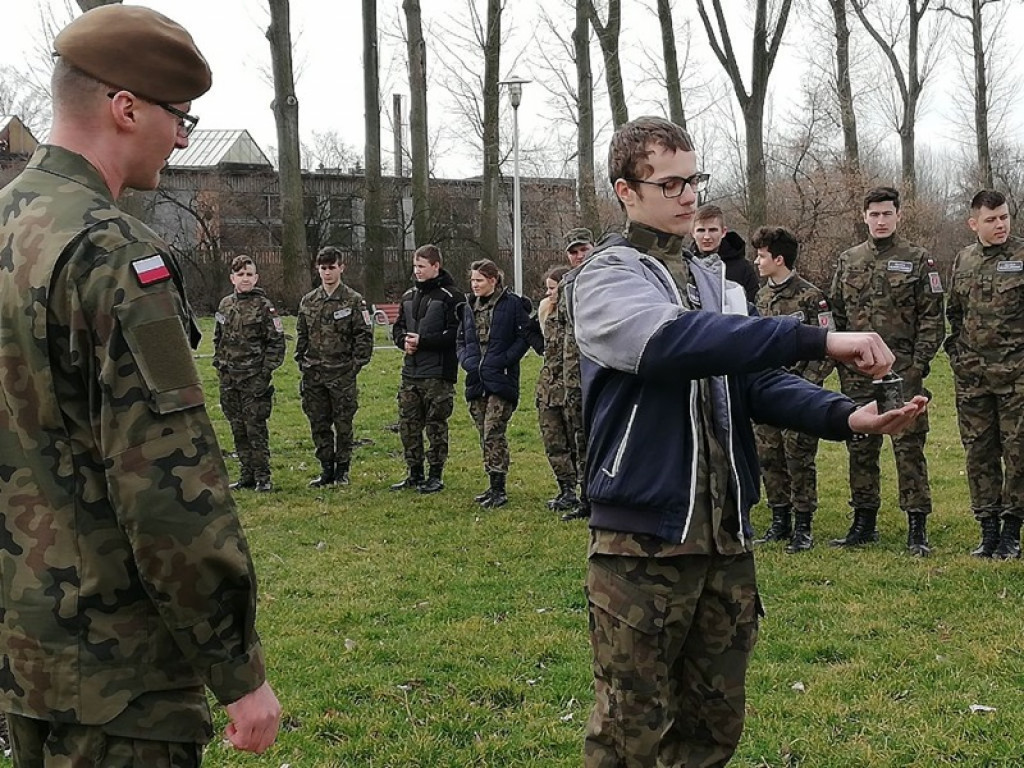 Grupa Mundurowa uczyła się technik przetrwania