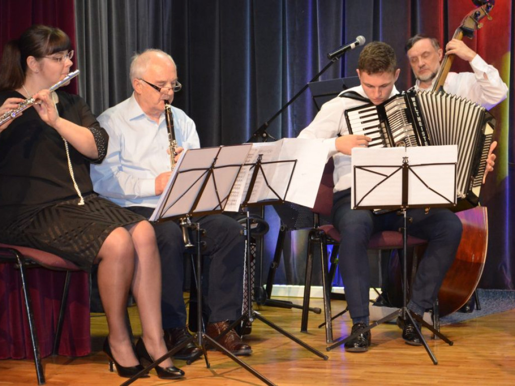 Łowicki Odeon wystąpił dla pań w Zdunach