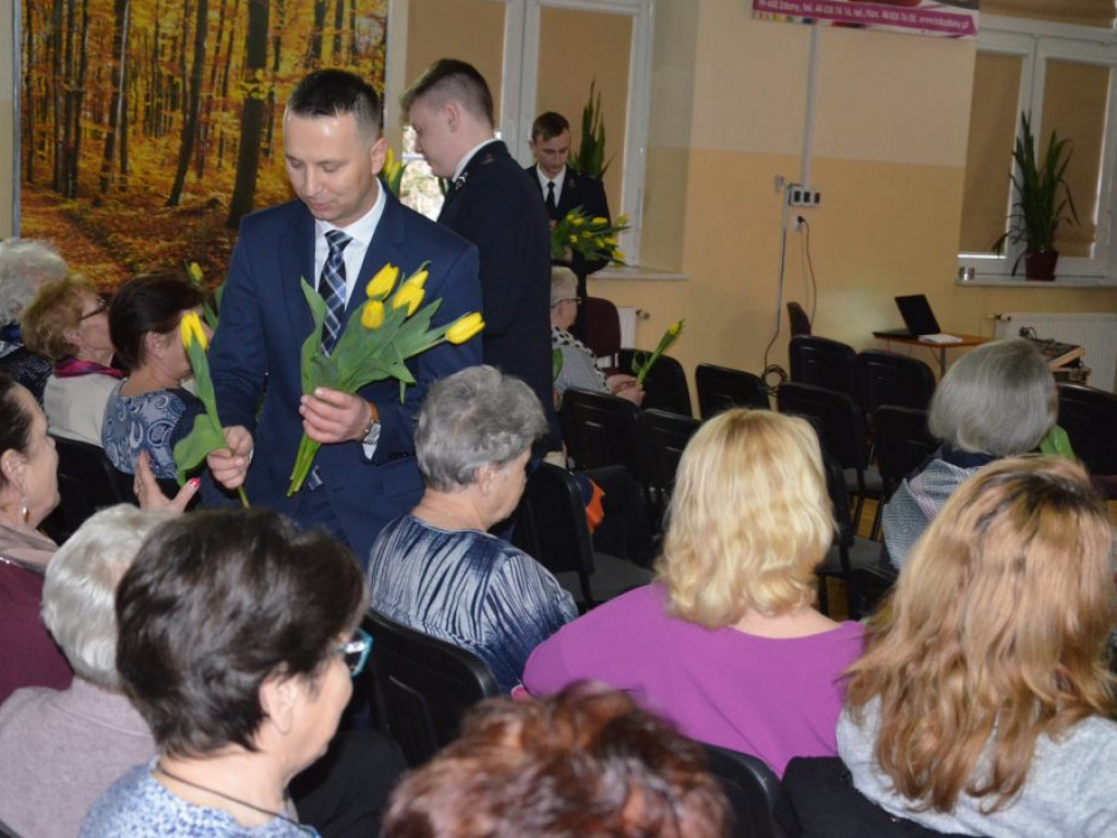 Łowicki Odeon wystąpił dla pań w Zdunach