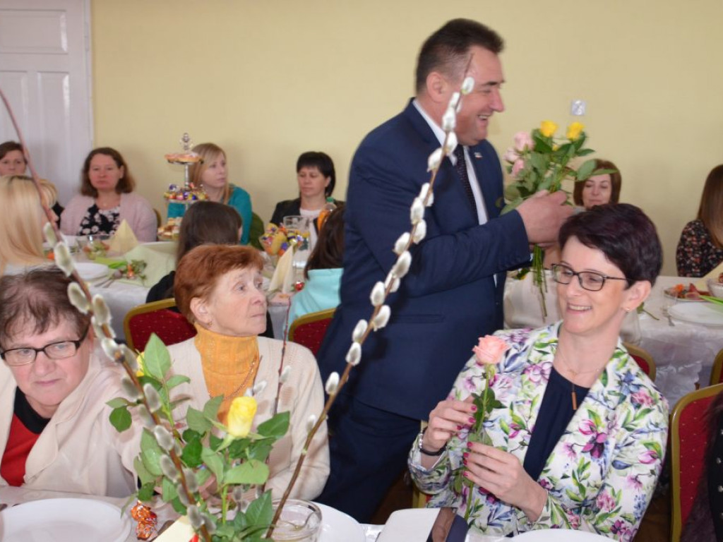 Dzień Kobiet: dzisiaj w kuchni w OSP Wicie rządzą panowie