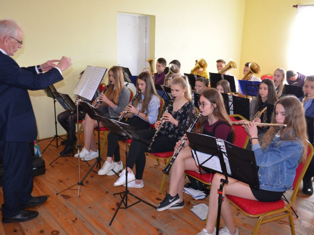 Dzień Kobiet: dzisiaj w kuchni w OSP Wicie rządzą panowie
