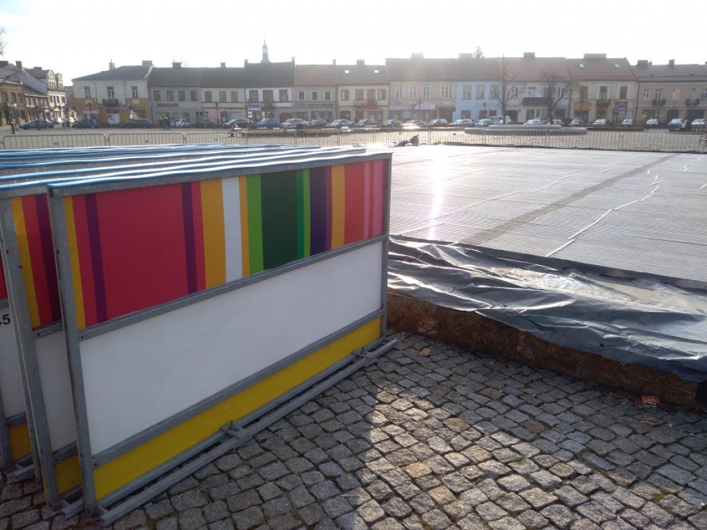 Koniec sezonu na lodowisko - trwa rozbiórka