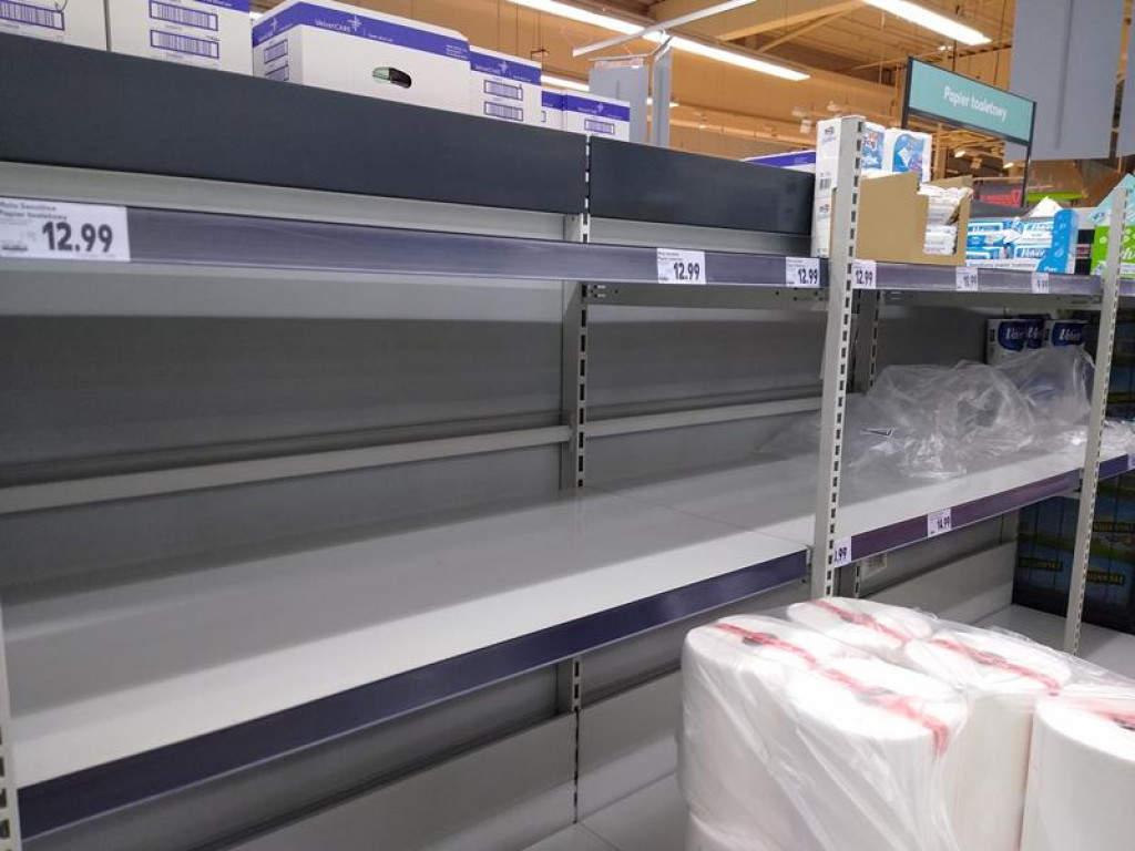 Łowiczanie robią zapasy, w sklepach puste półki
