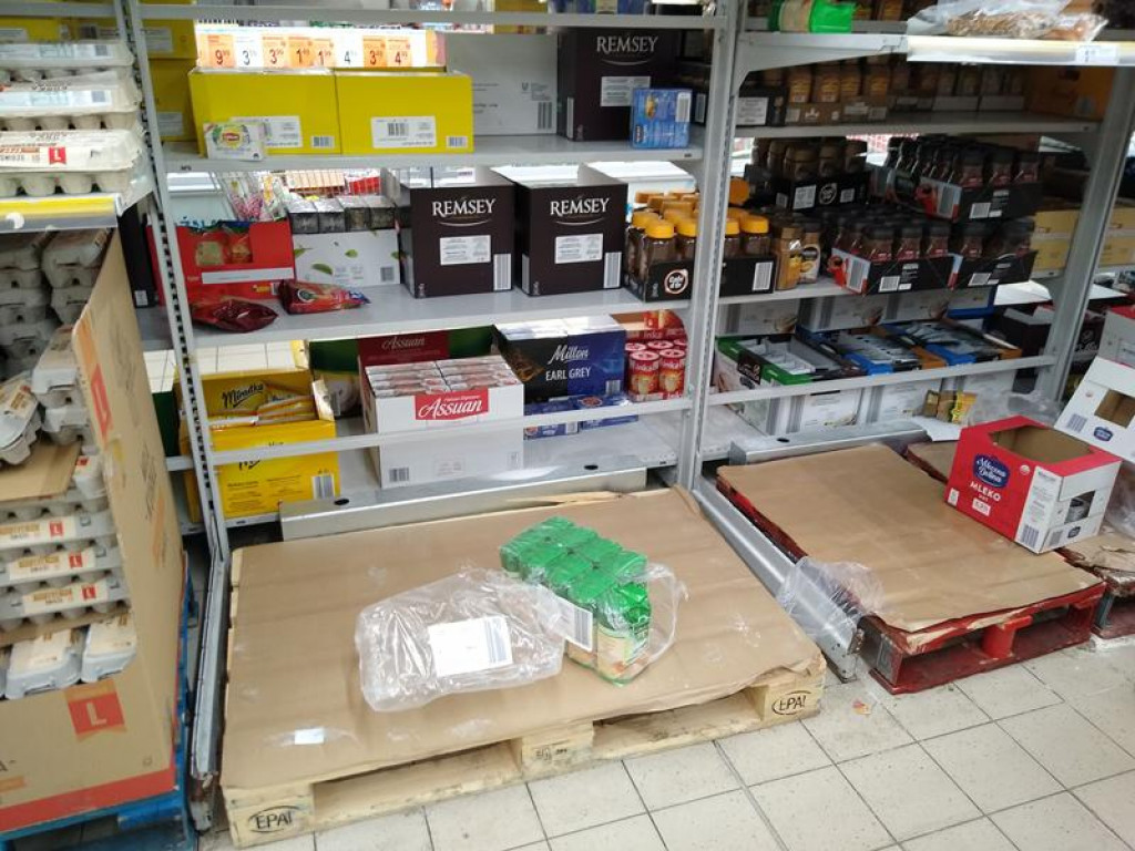Łowiczanie robią zapasy, w sklepach puste półki