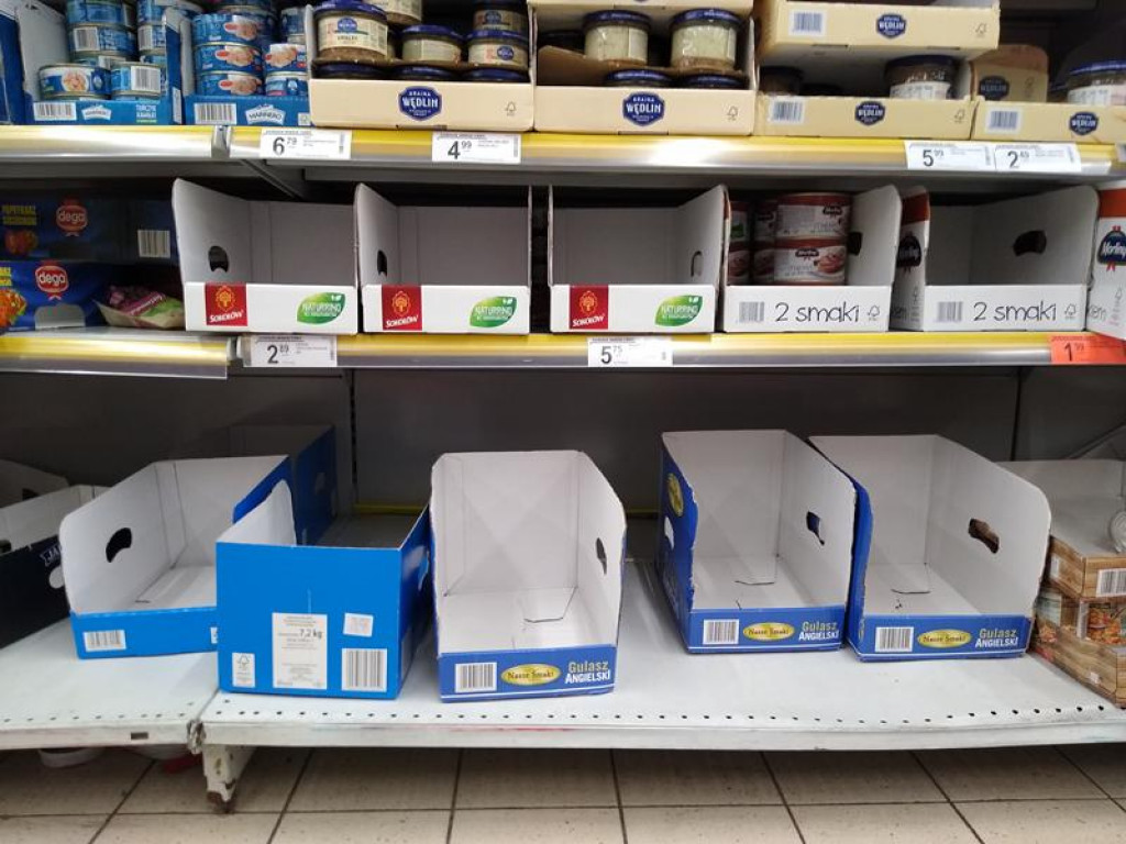 Łowiczanie robią zapasy, w sklepach puste półki