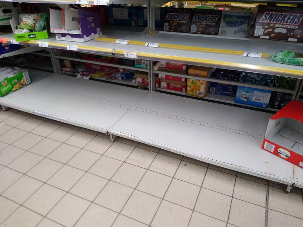 Łowiczanie robią zapasy, w sklepach puste półki