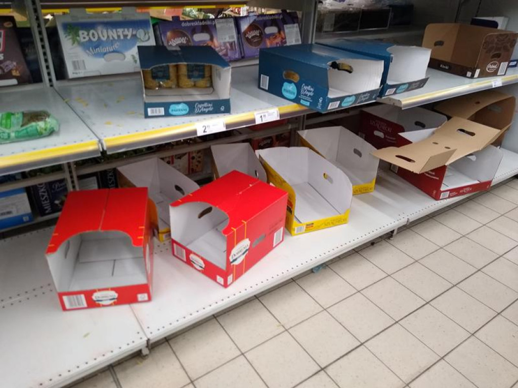 Łowiczanie robią zapasy, w sklepach puste półki