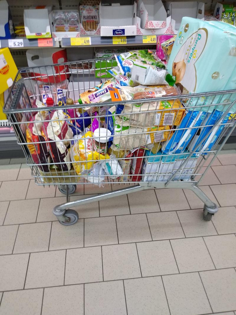 Łowiczanie robią zapasy, w sklepach puste półki