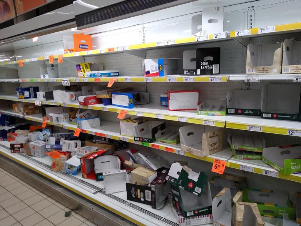 Łowiczanie robią zapasy, w sklepach puste półki