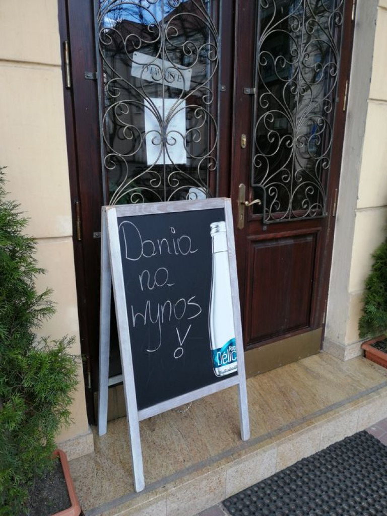 Restauracje zamknięte lub z ofertą na wynos