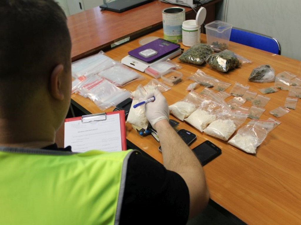 Ponad kilogram narkotyków nie trafi 