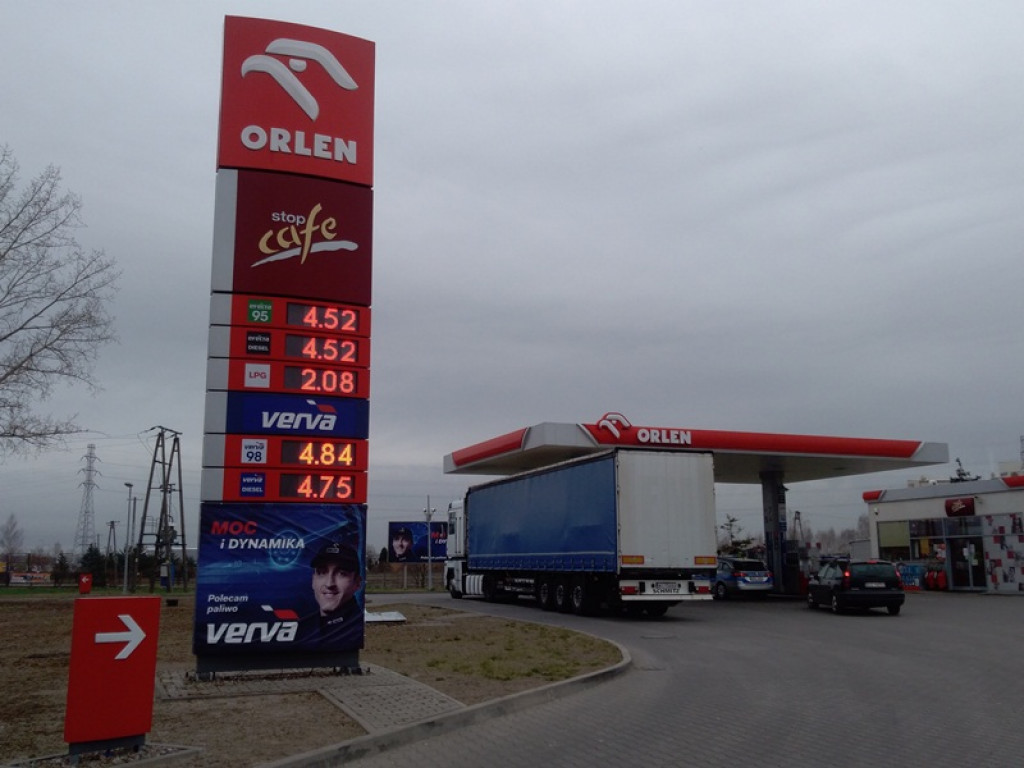 Ceny paliw spadają