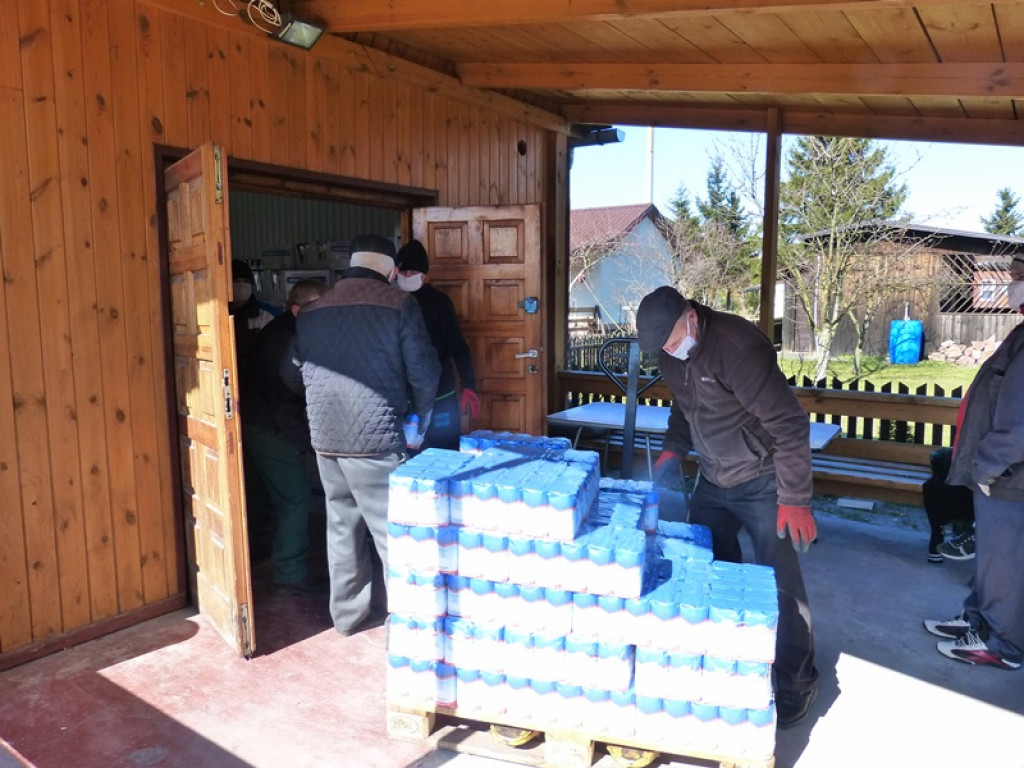 Pomoc żywnościowa dociera do potrzebujących