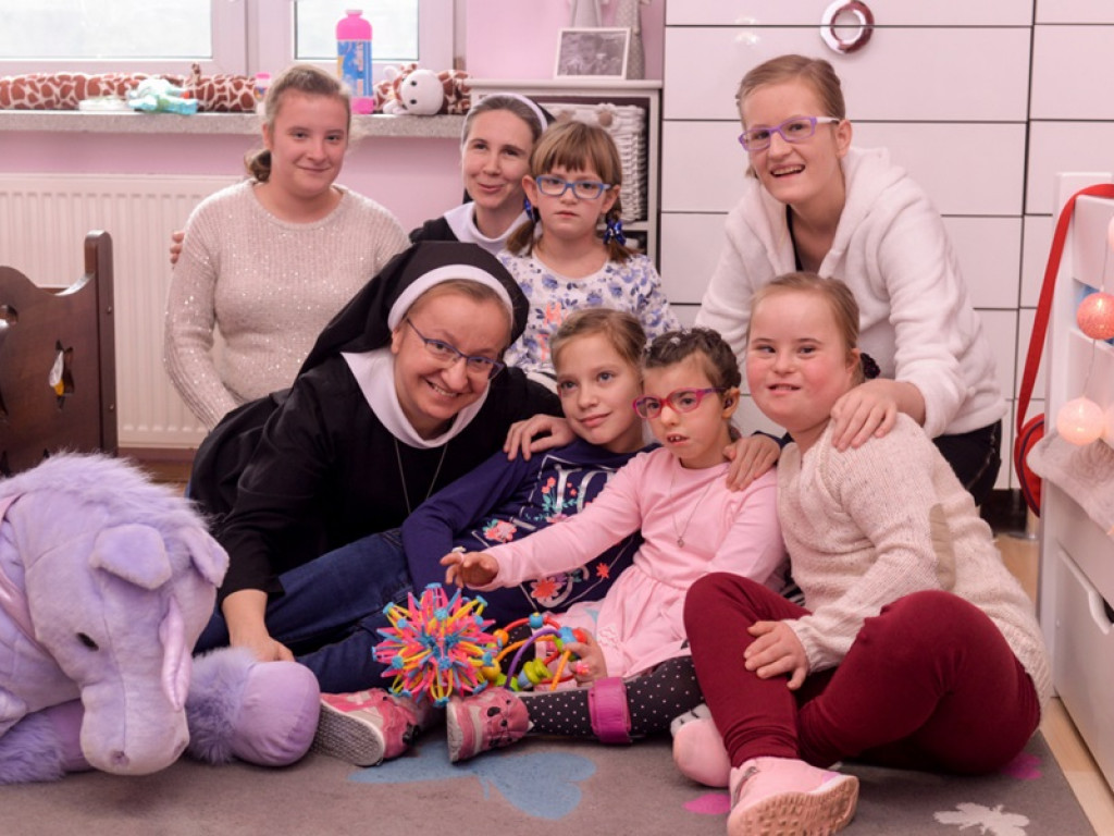 Mocarze też zostają w domu!