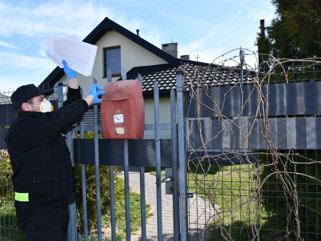 Stryków: maseczki trafiają do mieszkańców