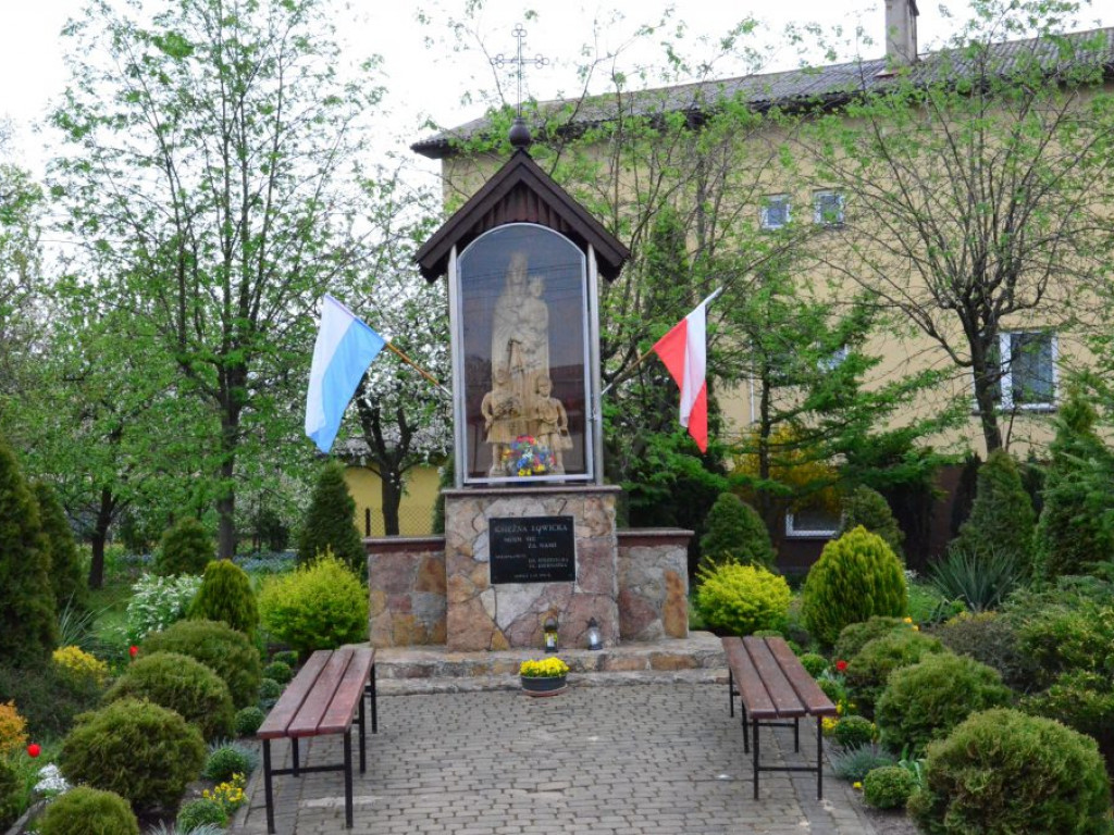 Kapliczki udekorowane na 