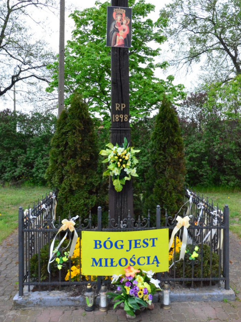 Kapliczki udekorowane na 