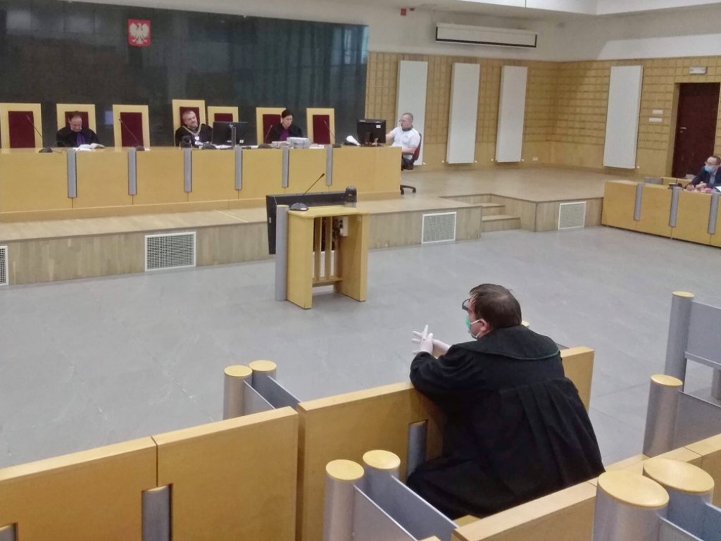 Proces oszustów przerwany, areszt tymczasowy przedłużony