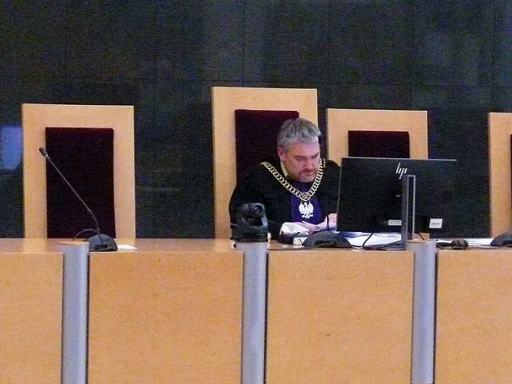 Proces oszustów przerwany, areszt tymczasowy przedłużony