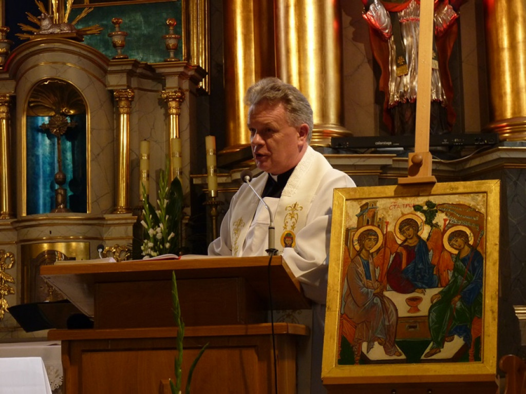 Kapłaństwo jest nieustannym wpatrywaniem się w Boga - prymicja ks. Olgierda Filipowicza