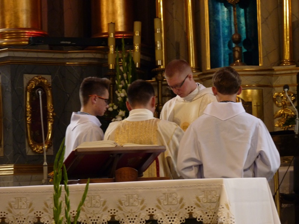 Kapłaństwo jest nieustannym wpatrywaniem się w Boga - prymicja ks. Olgierda Filipowicza